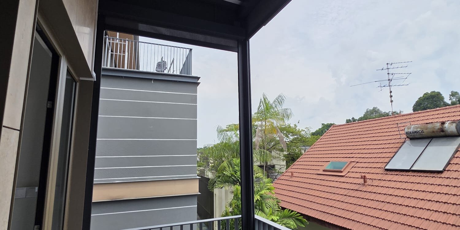 aluminium composite roof with 2 x motorised zipblind 1